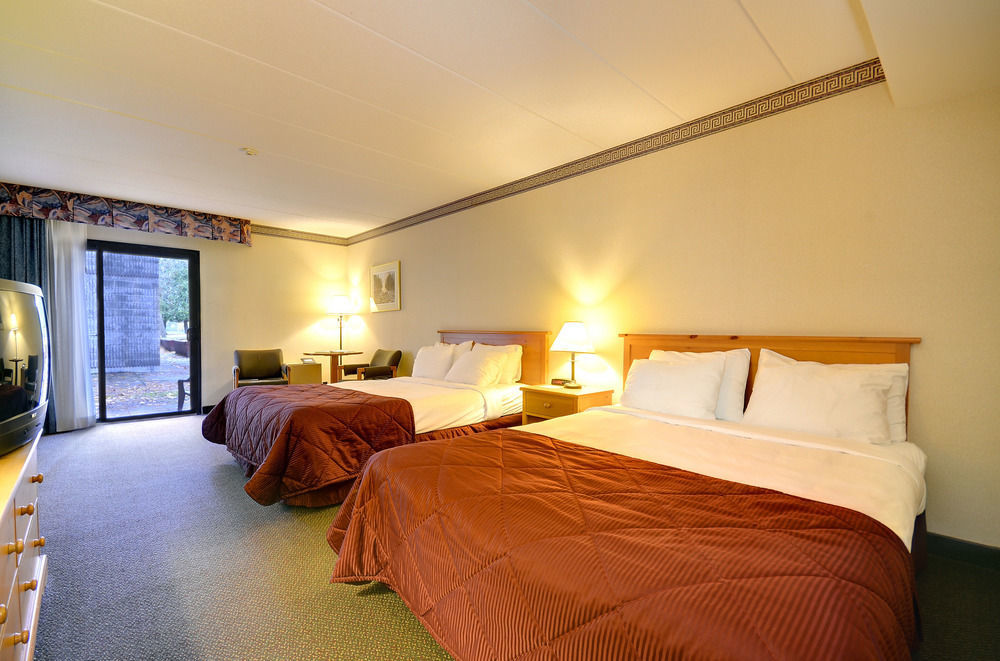 Ramada By Wyndham Pinewood Park Resort North Bay Ngoại thất bức ảnh