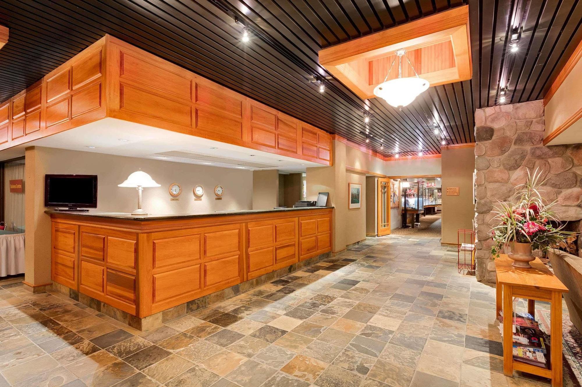 Ramada By Wyndham Pinewood Park Resort North Bay Ngoại thất bức ảnh