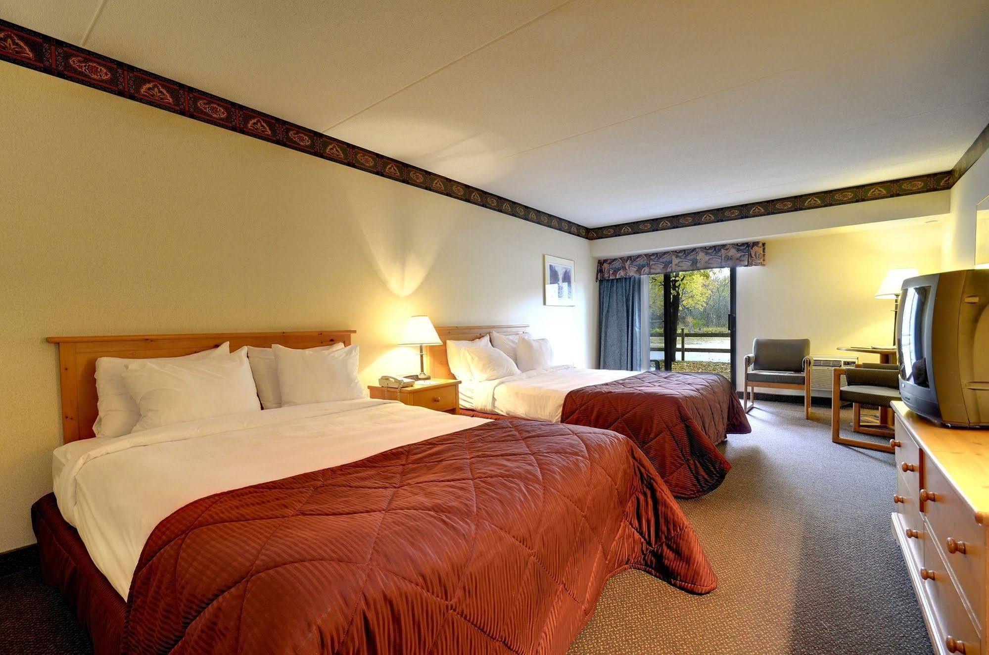 Ramada By Wyndham Pinewood Park Resort North Bay Phòng bức ảnh